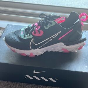 Black Nike dimsix , size 7